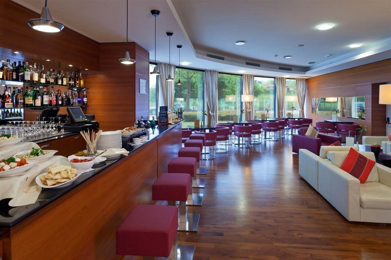 Hotel Dolce By Wyndham Milan Malpensa à Somma Lombardo Extérieur photo